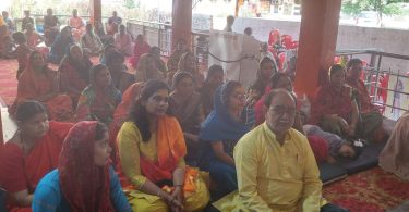 Fifty-six types of dishes were offered to Govardhan Maharaj