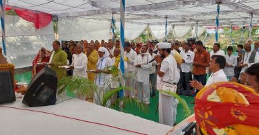 Told the story of Singaji Maharaj's birth, Guru's teachings and miracles