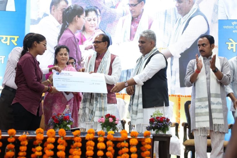 10 thousand youths participated, 3315 registered, 1070 got jobs