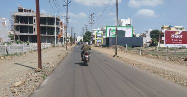 Work on 1.8 km long road being constructed till Avadhpuri BDA Colony stalled, 50 thousand people will face trouble in rain
