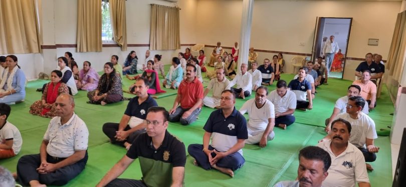 All religious followers of Jainism who follow vegetarianism can be involved.