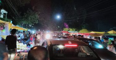 Carts are being put till the road, vehicles are parked on the customer road, there is a jam