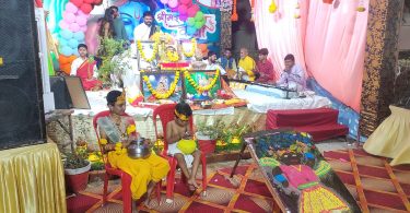 Offered Chhappan bhog after worshiping Lord Govardhan.